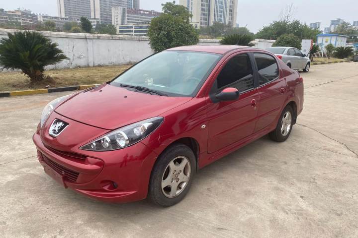 标致 207 三厢 1.4L 手动驭乐版