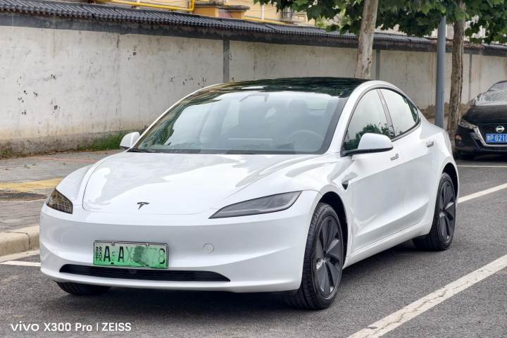 特斯拉 Model 3 后轮驱动版