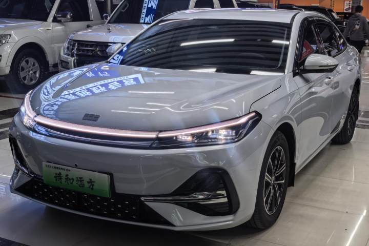 吉利银河 银河A7 EM-i 70km 豪享版