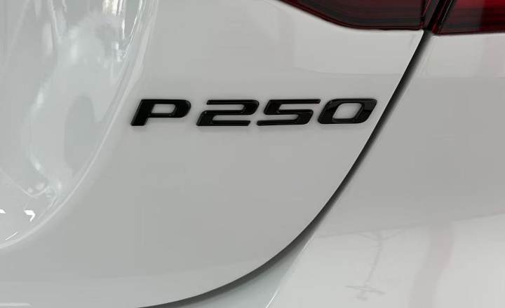 捷豹 XFL 2024款 2.0T P250 两驱尊享豪华版