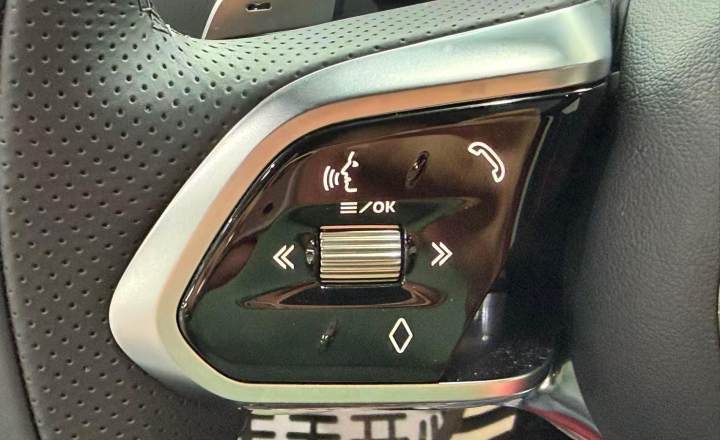 捷豹 XFL 2024款 2.0T P250 两驱尊享豪华版