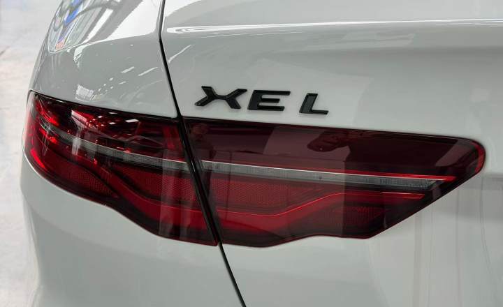 捷豹 XFL 2024款 2.0T P250 两驱尊享豪华版