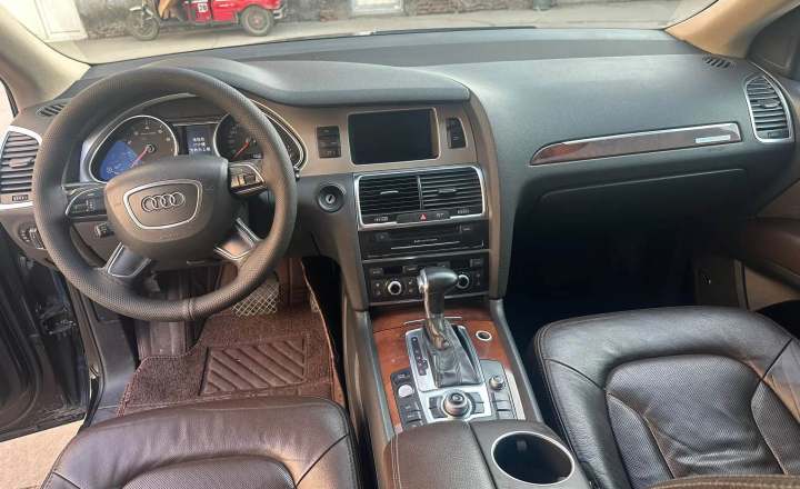 奥迪 Q7 2011款 3.0 TFSI 技术型(245kW)