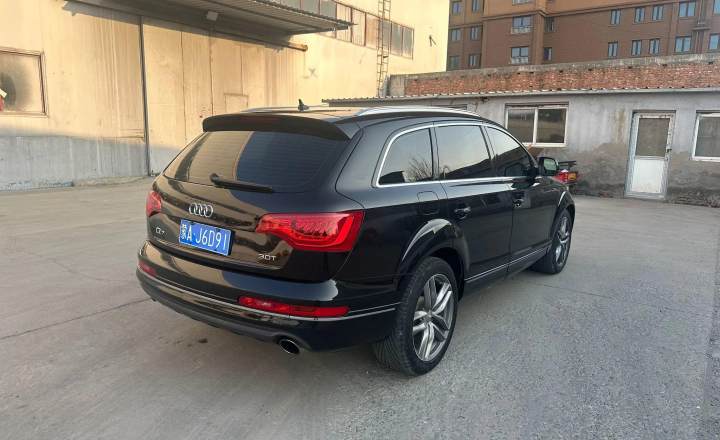奥迪 Q7 2011款 3.0 TFSI 技术型(245kW)
