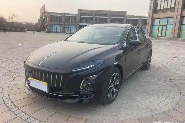 红旗 EQM5 2022款 431km 充电乐享版