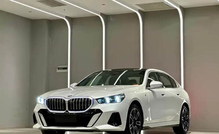宝马 5系 2024款 530Li 领先型 M运动套装