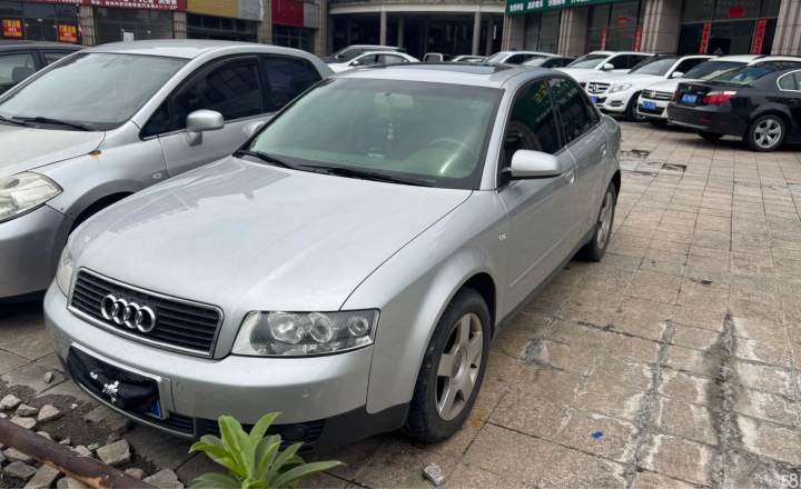 奥迪 A4 2005款 2.4L 舒适型