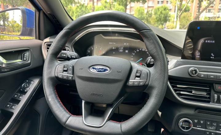 福特 福克斯 2021款 三厢 EcoBoost 180 自动ST Line