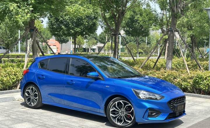 福特 福克斯 2021款 三厢 EcoBoost 180 自动ST Line