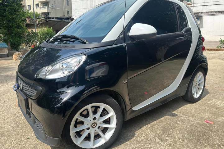smart  fortwo 1.0 MHD 硬顶新年特别版