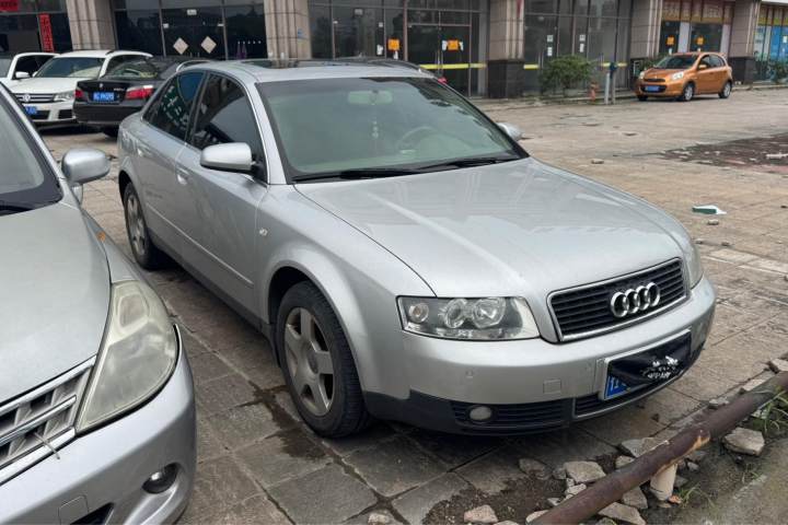 奥迪 A4 2005款 2.4L 舒适型