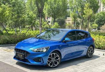 福特 福克斯 2021款 三厢 EcoBoost 180 自动ST Line