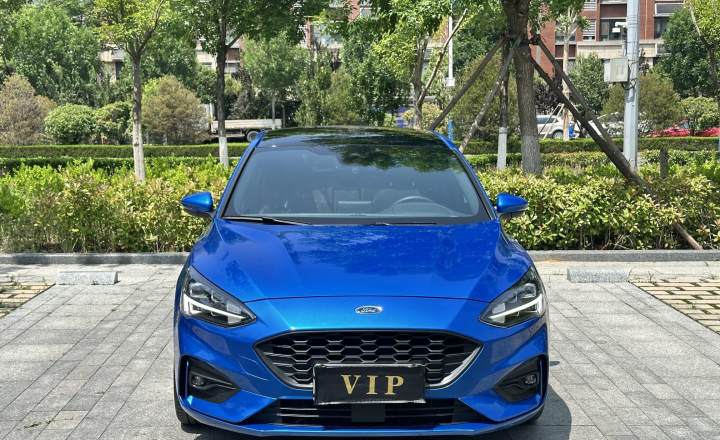 福特 福克斯 2021款 三厢 EcoBoost 180 自动ST Line