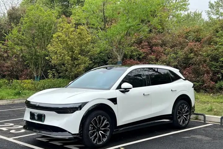 极氪 7X 75kWh 后驱智驾版