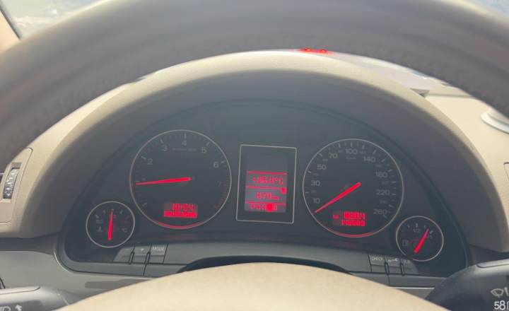 奥迪 A4 2005款 2.4L 舒适型