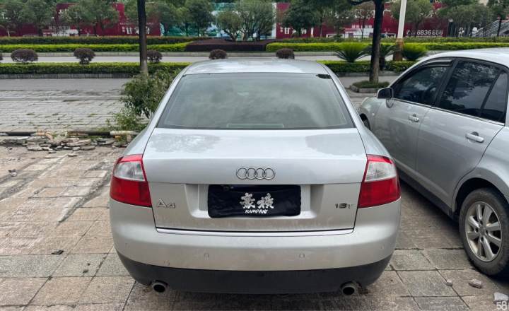 奥迪 A4 2005款 2.4L 舒适型