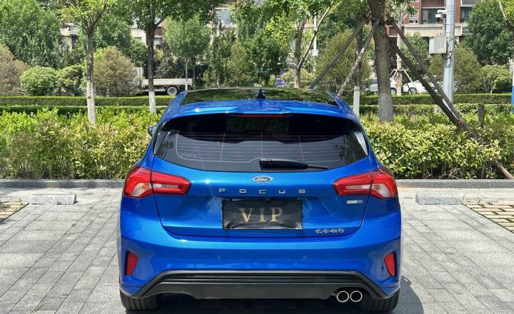 福特 福克斯 2021款 三厢 EcoBoost 180 自动ST Line