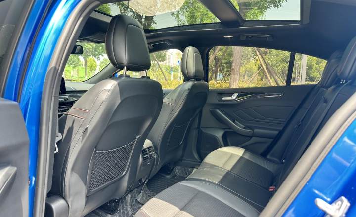 福特 福克斯 2021款 三厢 EcoBoost 180 自动ST Line