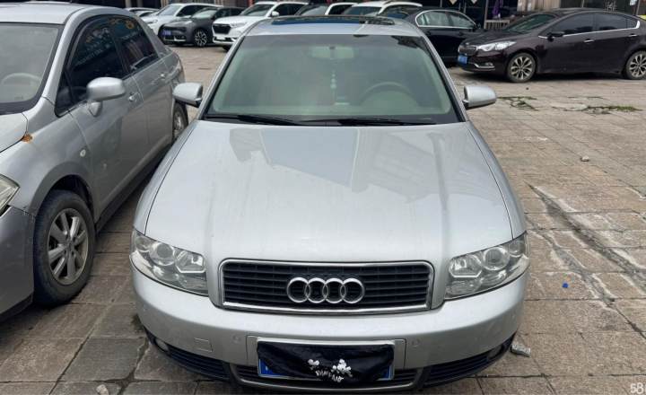 奥迪 A4 2005款 2.4L 舒适型