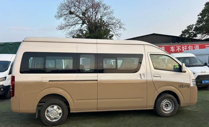 福田 风景G9 2024款 2.4L汽油商运版长轴高顶6座明窗4K22D4M