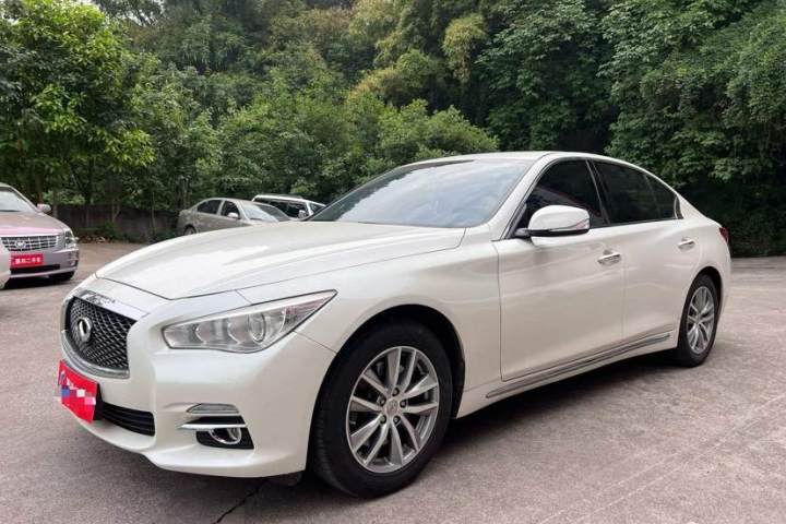 英菲尼迪 Q50L 2.0T 舒适版