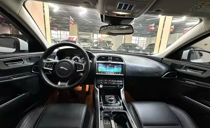 捷豹 XEL 2019款 2.0T 200PS 尊享版