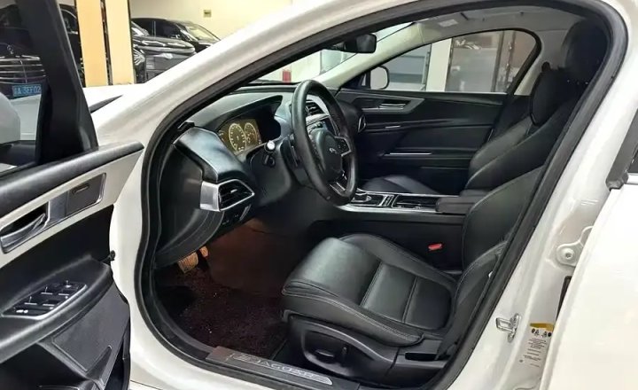 捷豹 XEL 2019款 2.0T 200PS 尊享版