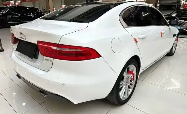 捷豹 XEL 2019款 2.0T 200PS 尊享版