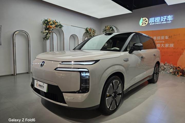 腾势 N8L 旗舰型