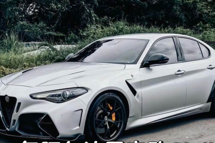 阿尔法·罗密欧 Giulia朱丽叶 2.0T 280HP 豪华版