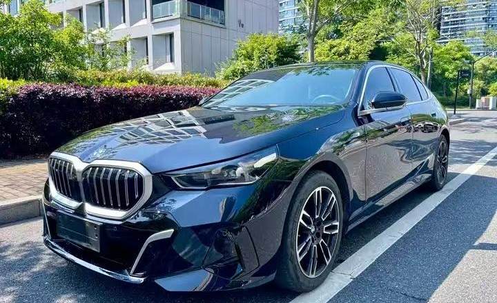 宝马 5系 2025款 530Li 领先型 M运动套装