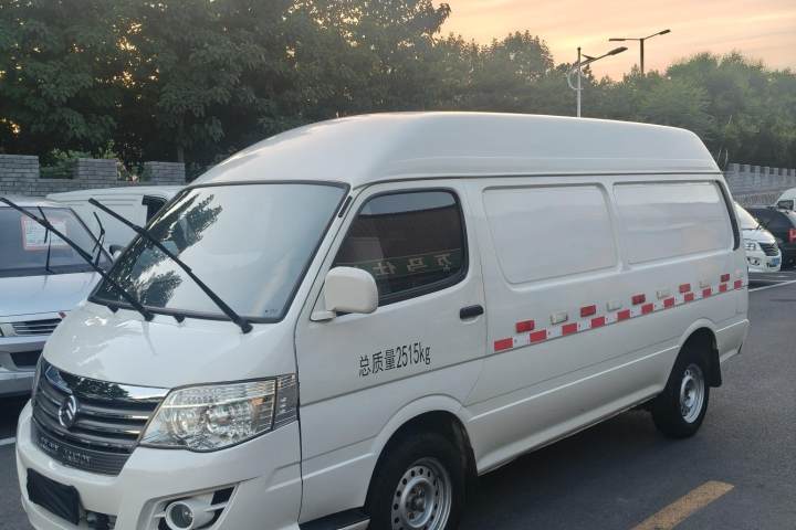 金旅 海狮 1.8L汽油版物流车龙运GL850长轴高顶LJ4A18Q6