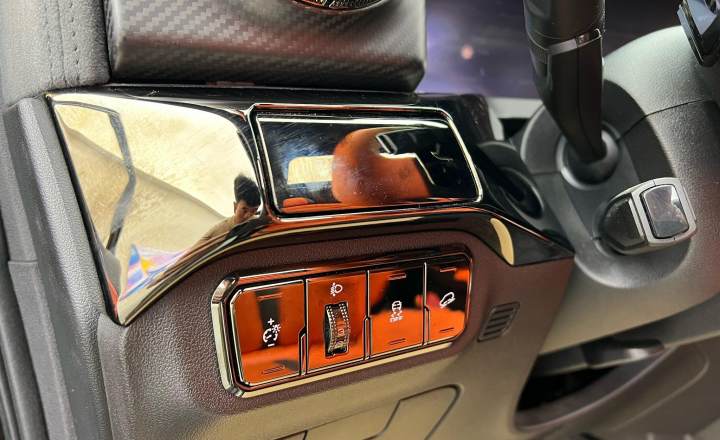 超境汽车 共创坦克300 2021款 2.0T 赛博坦克