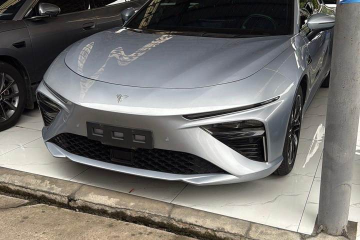 哪吒汽车 哪吒S 纯电 520km 后驱版