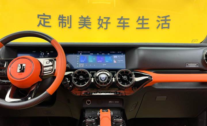 超境汽车 共创坦克300 2021款 2.0T 赛博坦克