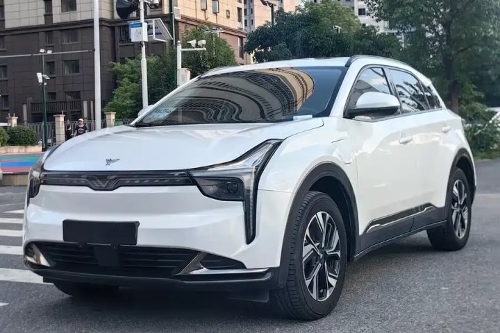 哪吒汽车 哪吒U 智400 三元锂