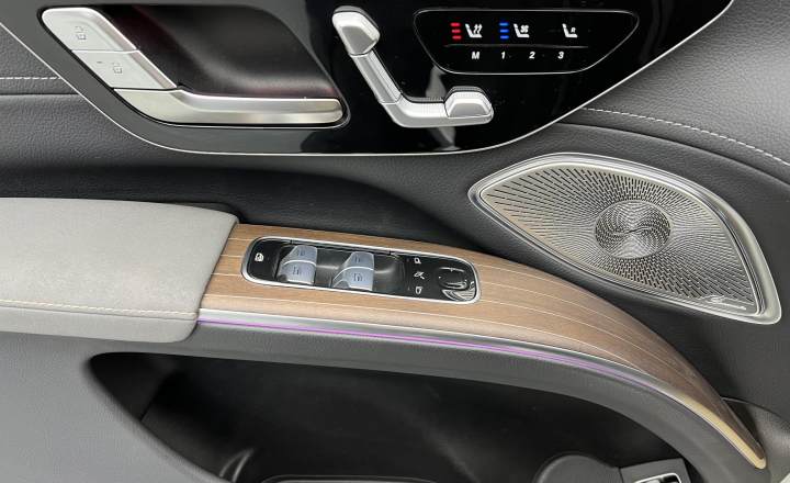 奔驰 EQS SUV 2023款 450 4MATIC 先锋版