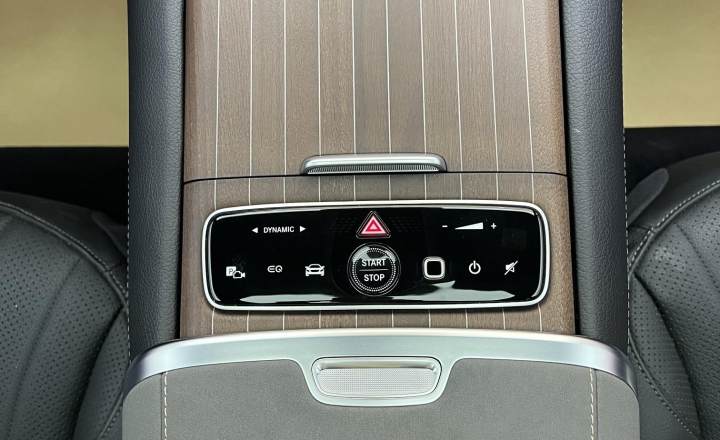 奔驰 EQS SUV 2023款 450 4MATIC 先锋版