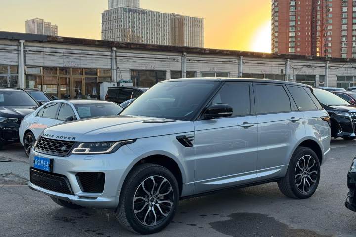 路虎 揽胜运动 2022款 3.0 L6 耀黑版