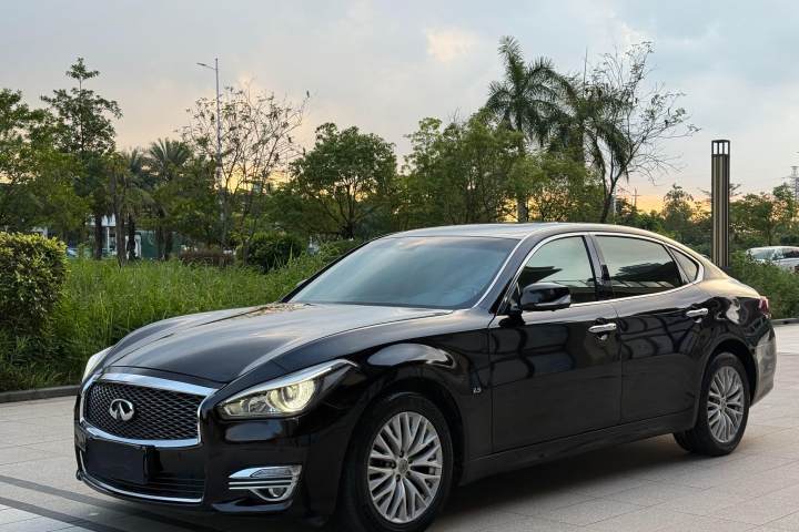 英菲尼迪 Q70 Q70L 2.5L 精英版