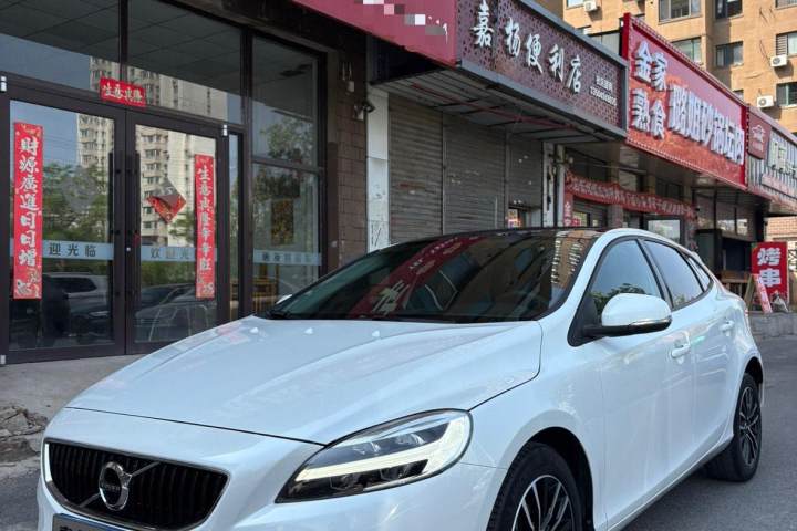 沃尔沃 V40 T3 智逸版