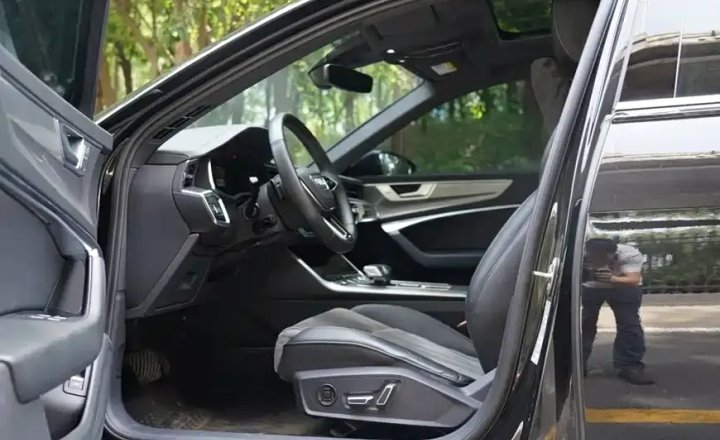 奥迪 A6L 2024款 45 TFSI 臻选动感型