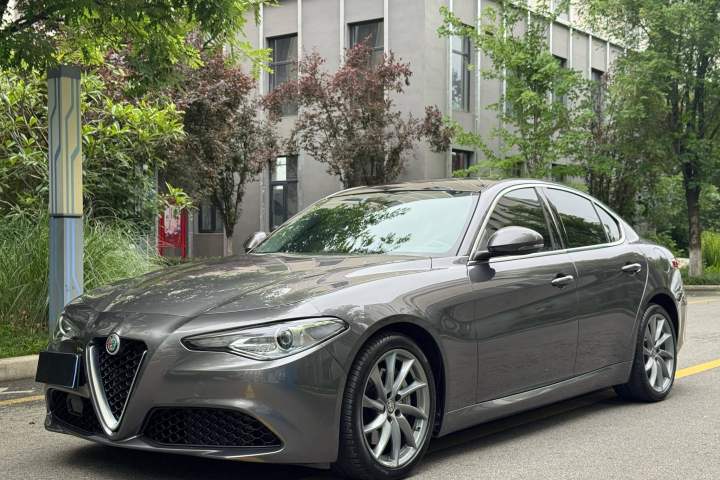 阿尔法·罗密欧 Giulia朱丽叶 2.0T 280HP 豪华版