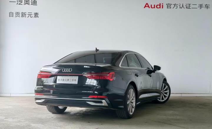 奥迪 A6L 2024款 45 TFSI 臻选动感型