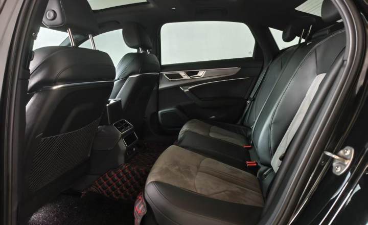 奥迪 A6L 2024款 45 TFSI 臻选动感型