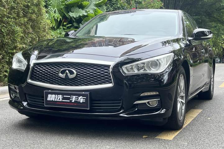 英菲尼迪 Q50L 2.0T 舒适版