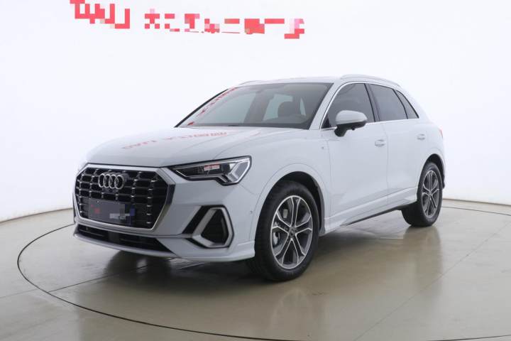 奥迪 Q3 改款 40 TFSI 时尚动感型