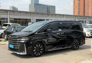 丰田 威尔法 2024款 皇冠 双擎 2.5L 至尊版