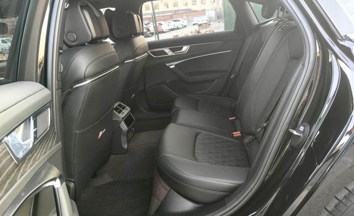 奥迪 A6L 2025款 45 TFSI quattro 臻选动感型