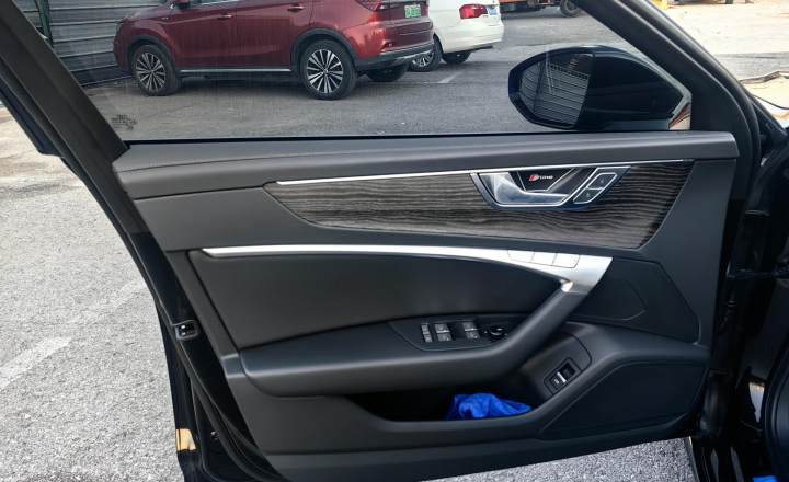奥迪 A6L 2025款 45 TFSI quattro 臻选动感型